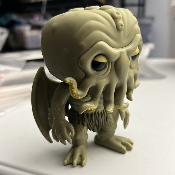 Funko POP Literature: HP Lovecraft Cthulhu Action Figure - Picture 3 of 8